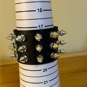 Bracelet black faux leather three row cuspidal spike cuff adjustable 7 - 8”